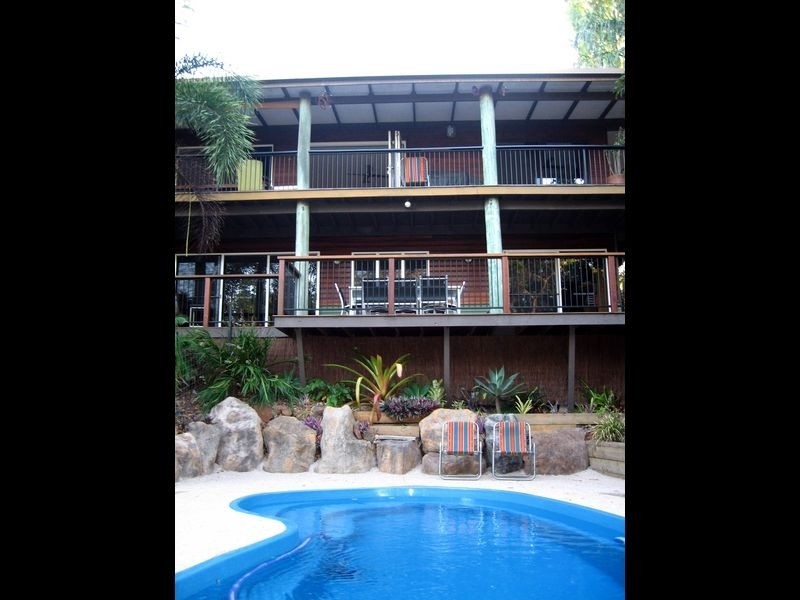 11 Barnes Place, Cannonvale QLD 4802