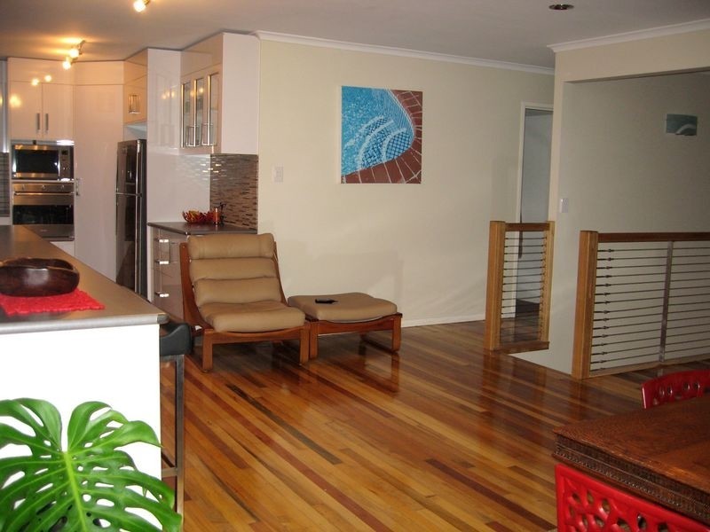 11 Barnes Place, Cannonvale QLD 4802