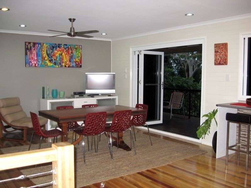 11 Barnes Place, Cannonvale QLD 4802