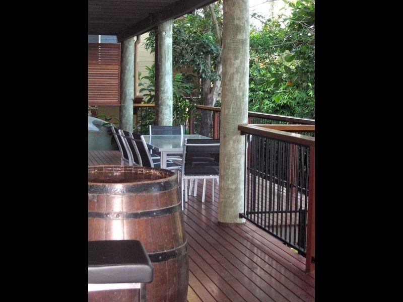 11 Barnes Place, Cannonvale QLD 4802