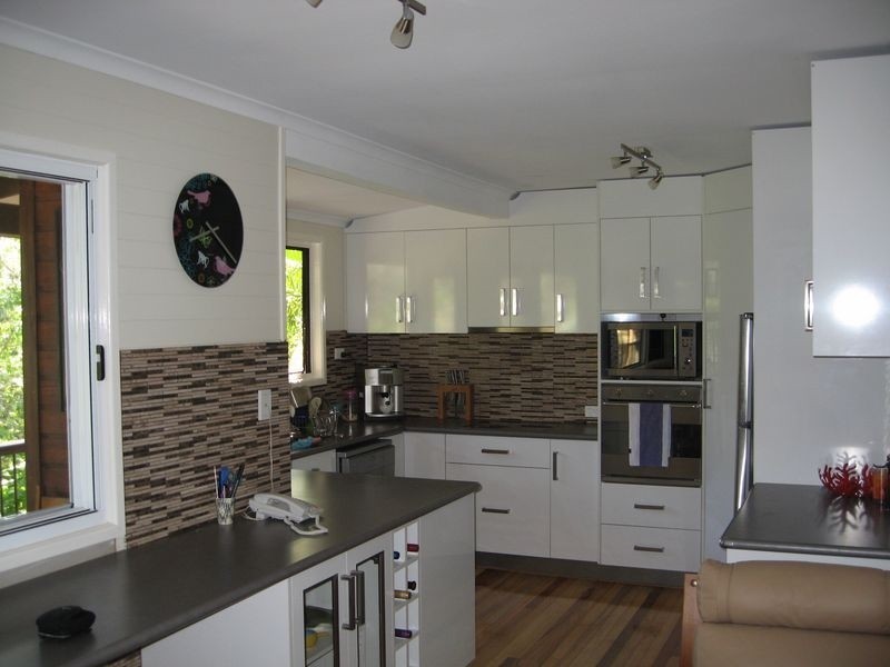 11 Barnes Place, Cannonvale QLD 4802