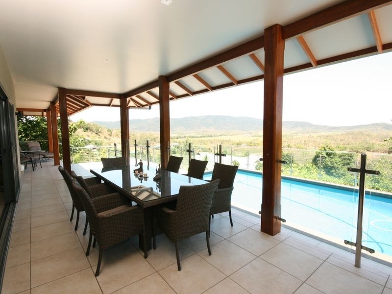 12 Bellview Close, Cannonvale QLD 4802