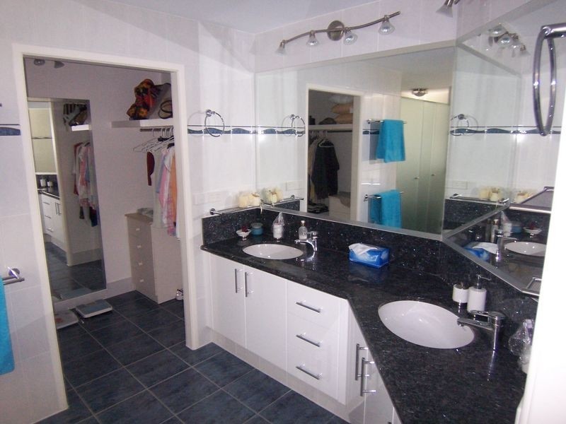 Unit 5 Yacht Harbour Tower, Hamilton Island QLD 4803