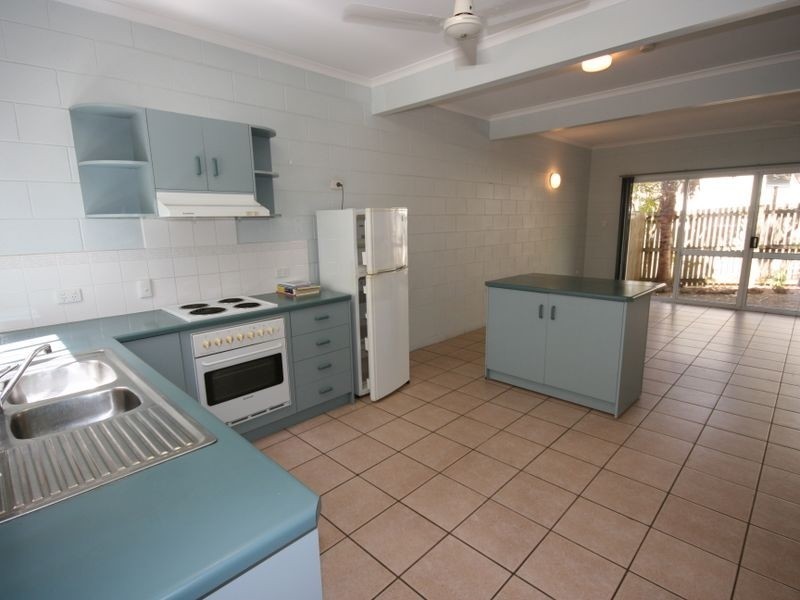 2/5 Eshelby Drive, Cannonvale QLD 4802