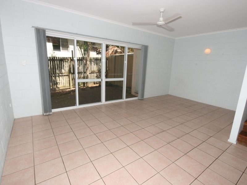 2/5 Eshelby Drive, Cannonvale QLD 4802