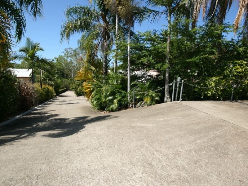 2/5 Eshelby Drive, Cannonvale QLD 4802