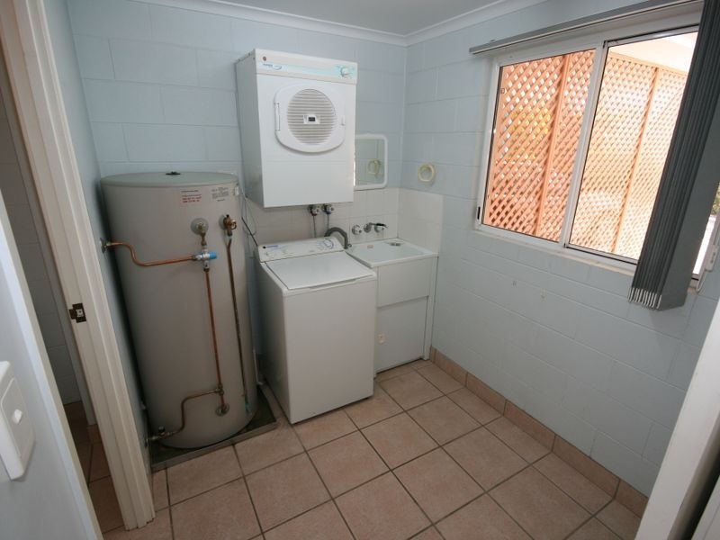 2/5 Eshelby Drive, Cannonvale QLD 4802