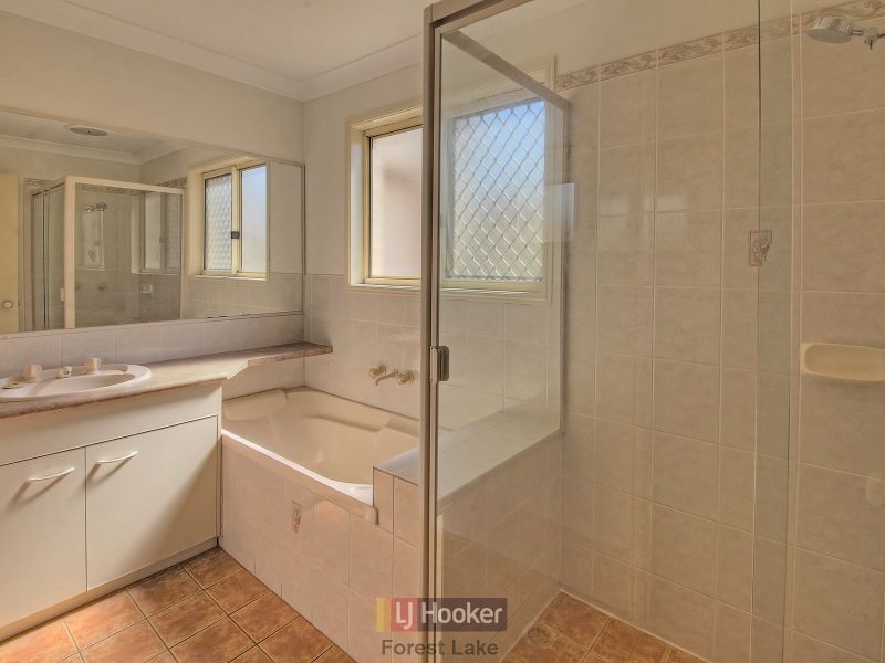 10 Sherwood Place, Forest Lake QLD 4078