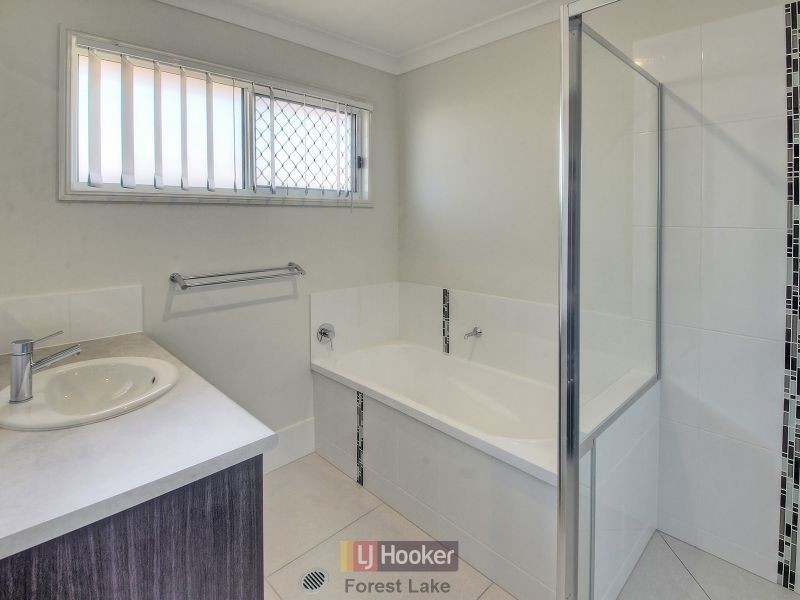 12 The Avenue, Heathwood QLD 4110