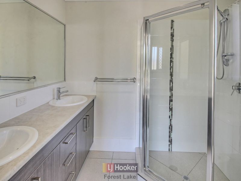 12 The Avenue, Heathwood QLD 4110