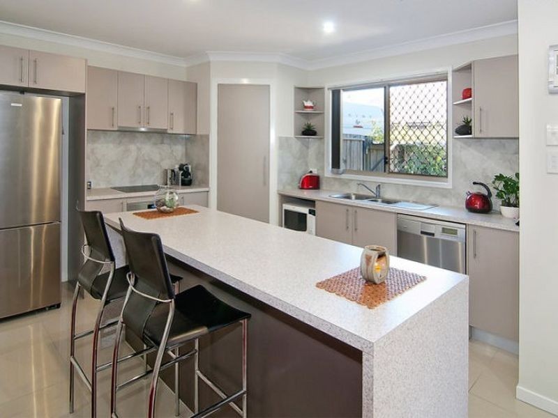 16 Dily Street, Hillcrest QLD 4118