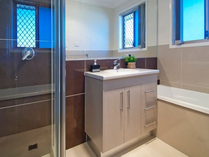 16 Dily Street, Hillcrest QLD 4118