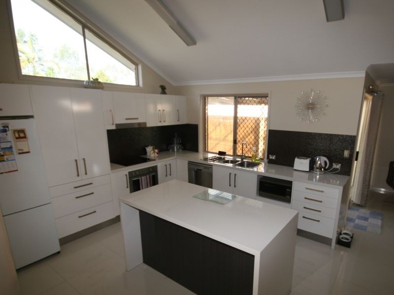 33 Wivenhoe Circuit, Forest Lake QLD 4078