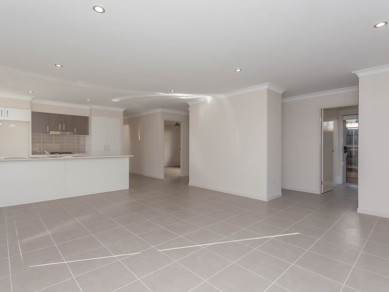 16 The Avenue, Heathwood QLD 4110