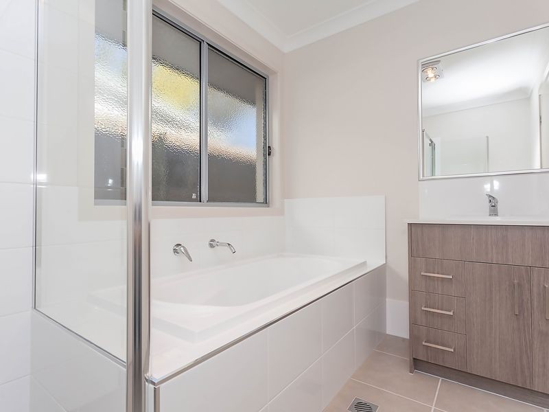 16 The Avenue, Heathwood QLD 4110