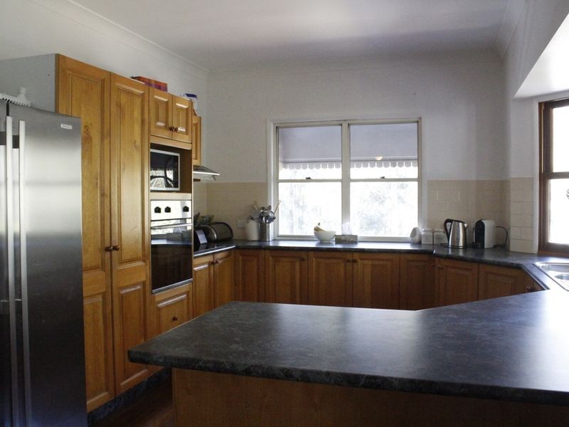 2 Cambridge Crescent, Forest Lake QLD 4078