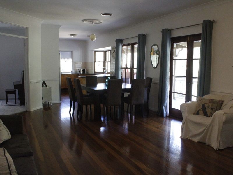 2 Cambridge Crescent, Forest Lake QLD 4078