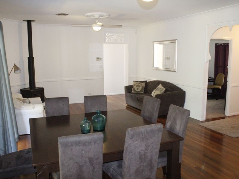 2 Cambridge Crescent, Forest Lake QLD 4078