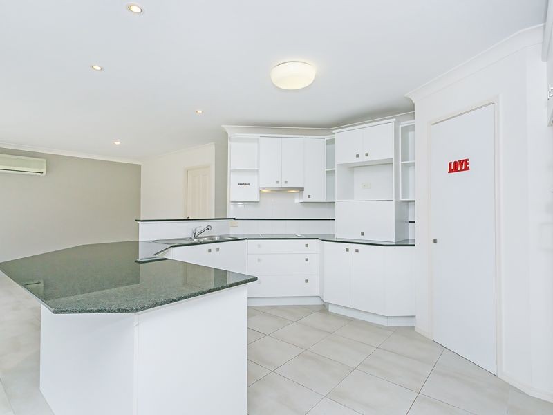 11 Somerset Place, Parkinson QLD 4115
