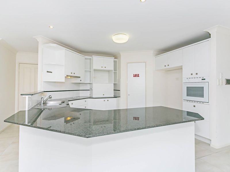 11 Somerset Place, Parkinson QLD 4115