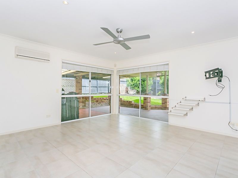 11 Somerset Place, Parkinson QLD 4115