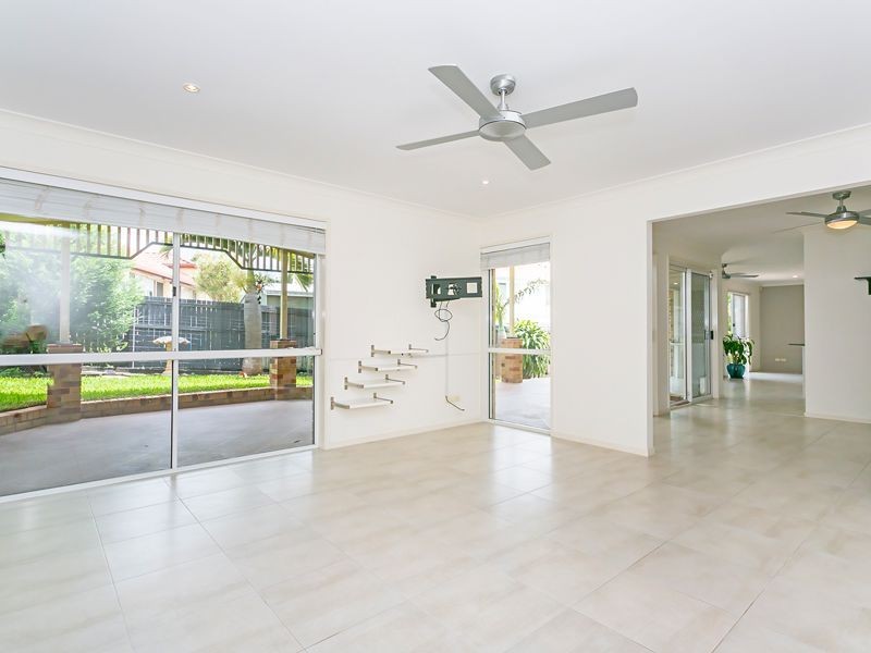 11 Somerset Place, Parkinson QLD 4115