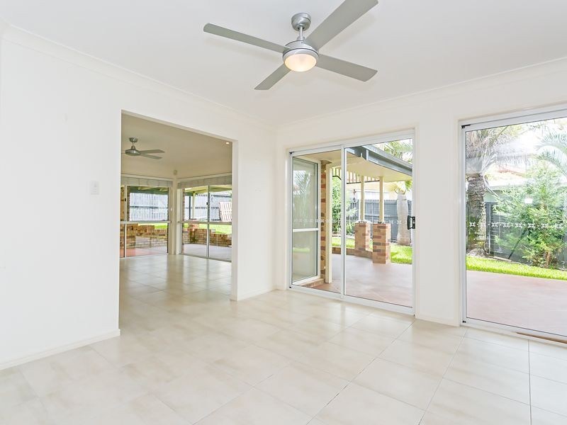 11 Somerset Place, Parkinson QLD 4115