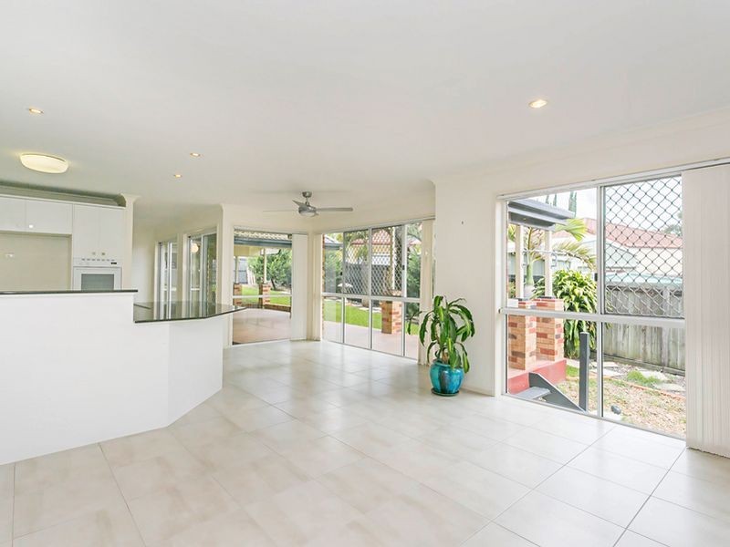 11 Somerset Place, Parkinson QLD 4115