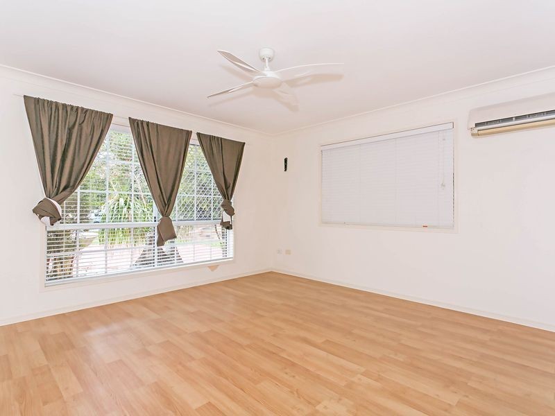 11 Somerset Place, Parkinson QLD 4115