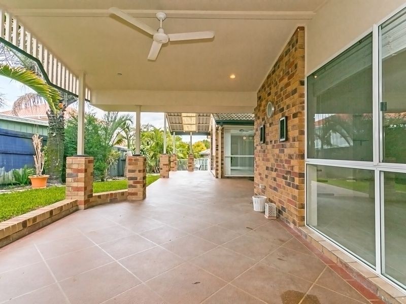 11 Somerset Place, Parkinson QLD 4115