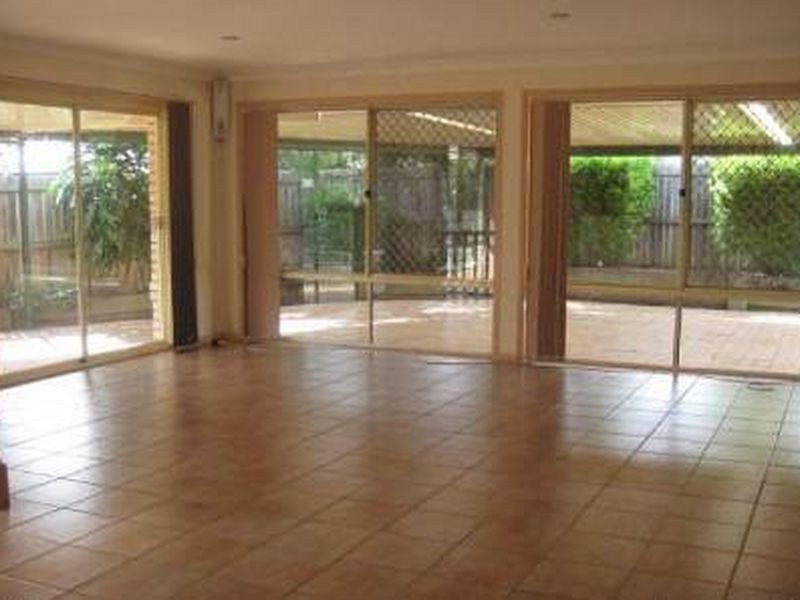 31 Lakeside Crescent, Forest Lake QLD 4078