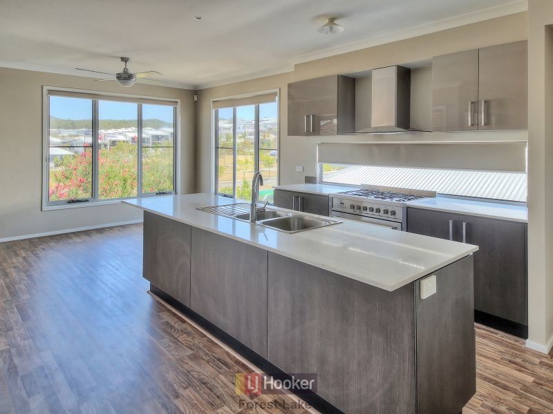 8 McCabe Street, Springfield Lakes QLD 4300