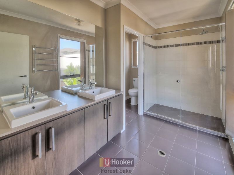 8 McCabe Street, Springfield Lakes QLD 4300