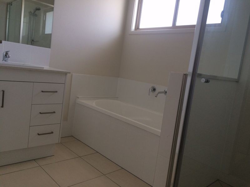 8 Kent Street, Heathwood QLD 4110