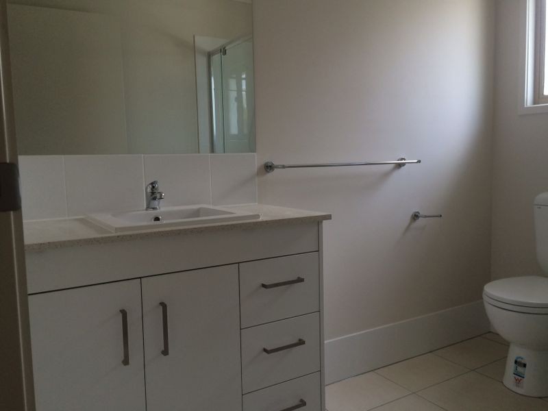 8 Kent Street, Heathwood QLD 4110