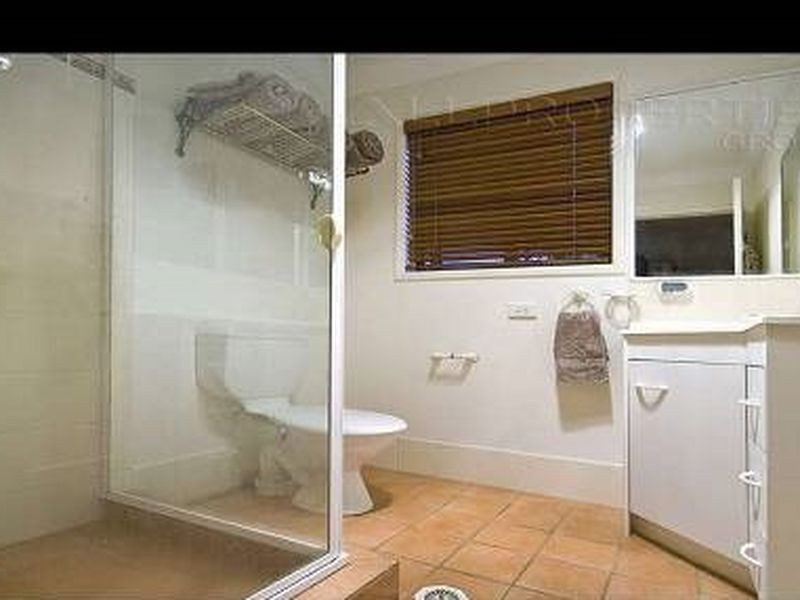 8 Queens Court, Forest Lake QLD 4078