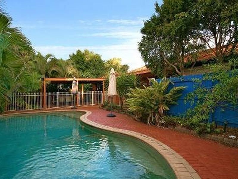 8 Queens Court, Forest Lake QLD 4078