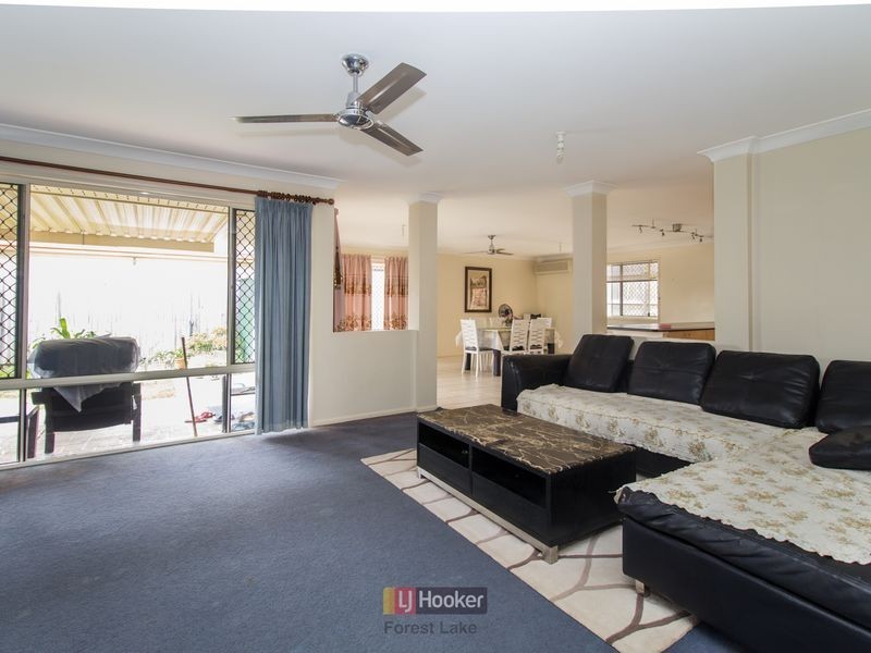 10 Booloumba Crescent, Forest Lake QLD 4078