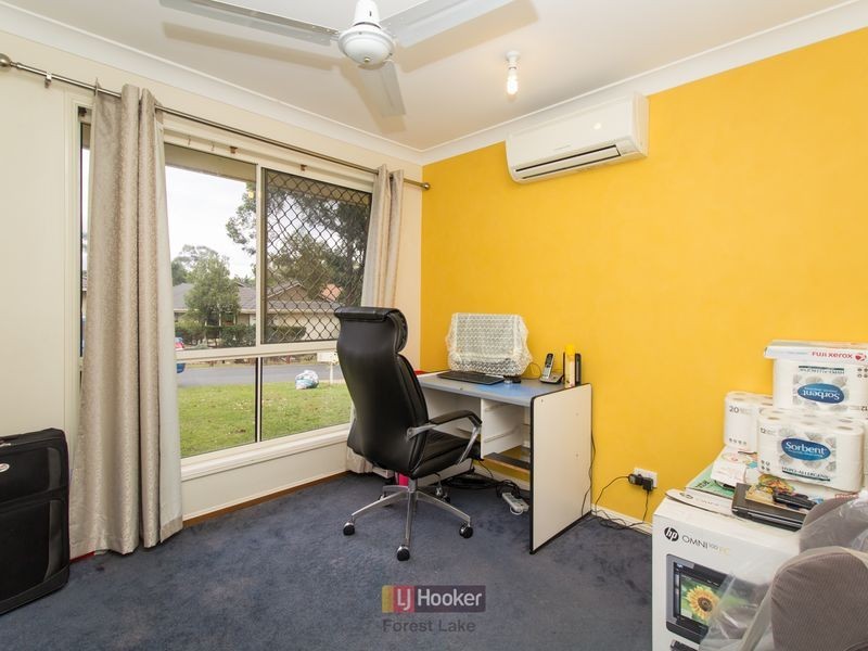 10 Booloumba Crescent, Forest Lake QLD 4078