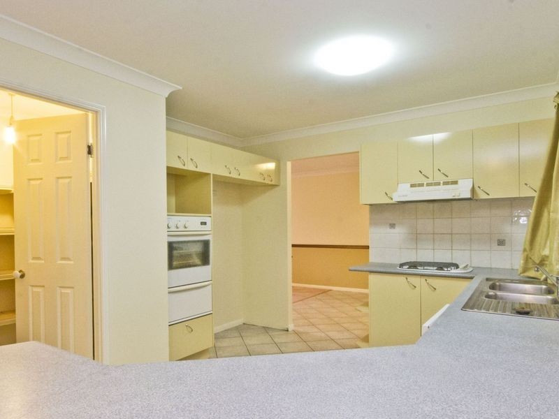 5 Scarlet Place, Forest Lake QLD 4078