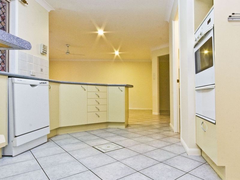 5 Scarlet Place, Forest Lake QLD 4078