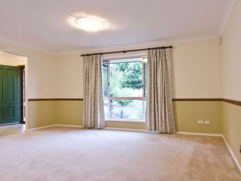 5 Scarlet Place, Forest Lake QLD 4078