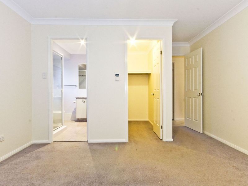 5 Scarlet Place, Forest Lake QLD 4078