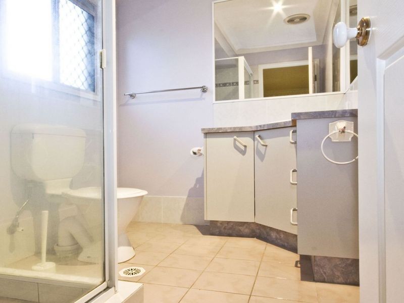 5 Scarlet Place, Forest Lake QLD 4078