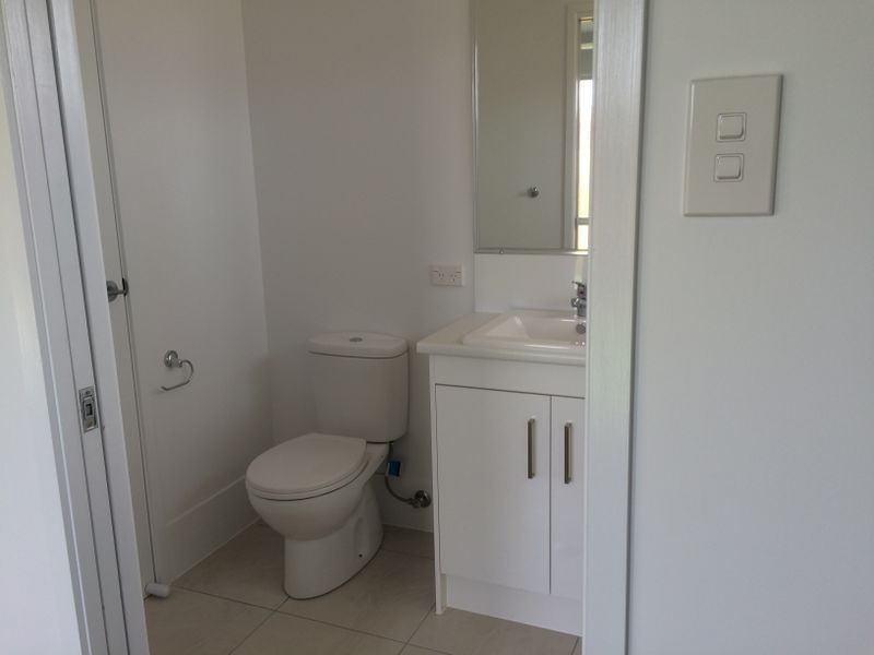 2/24 Harry Street, Bellbird Park QLD 4300