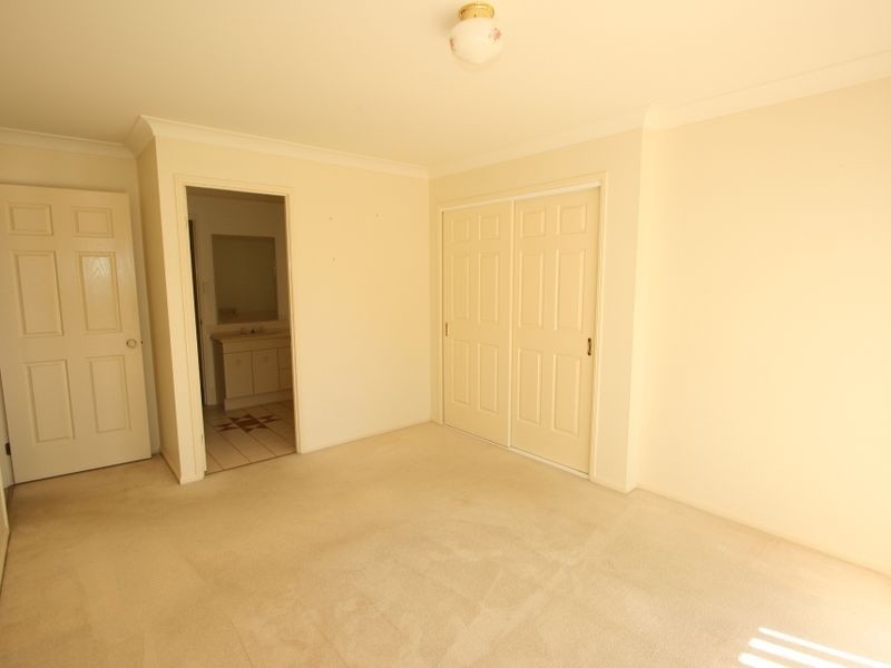 5 Summerhill Place, Forest Lake QLD 4078