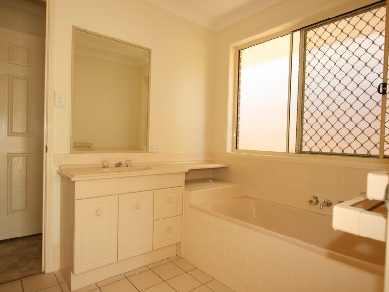 5 Summerhill Place, Forest Lake QLD 4078