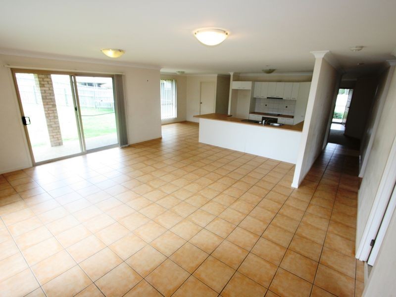 6 Charlton Close, Collingwood Park QLD 4301