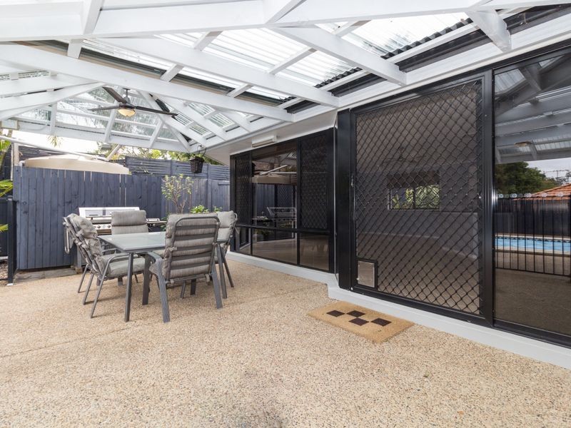 8 Chatswood Close, Forest Lake QLD 4078