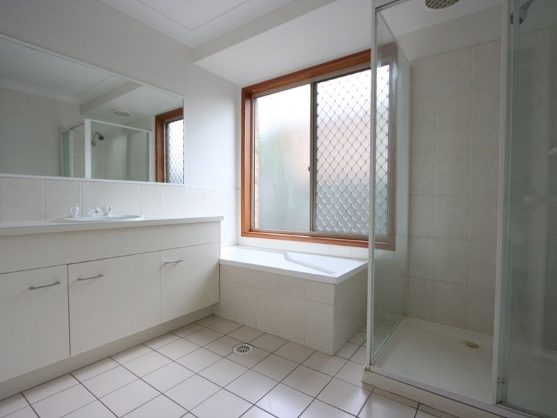 24 Clarendon Circuit, Forest Lake QLD 4078